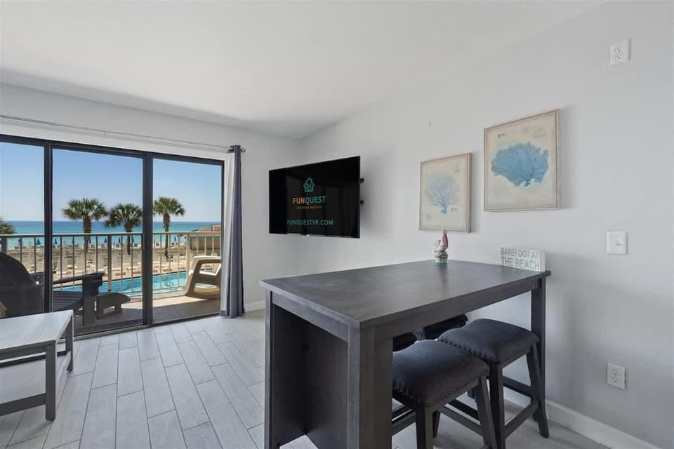 The Summit 220 House in Upper Grand Lagoon