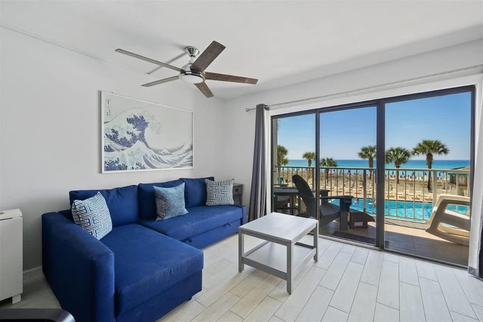 The Summit 220 House in Upper Grand Lagoon