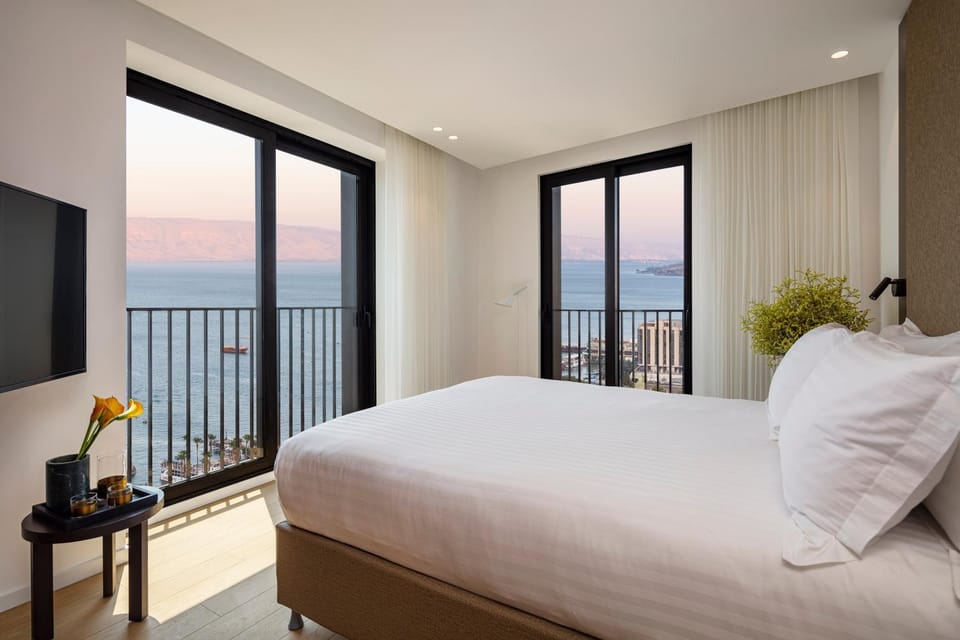Bed, Lake view