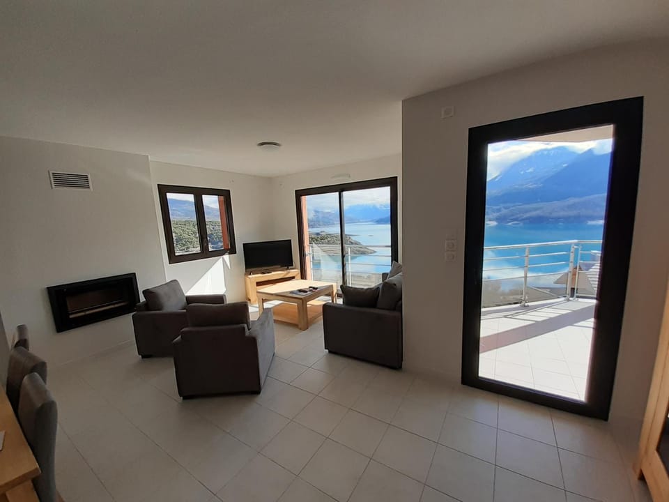 Living room, Lake view