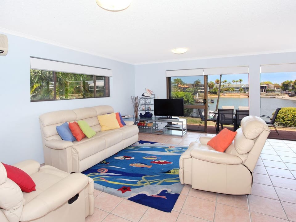 TV and multimedia, Living room, Seating area, River view