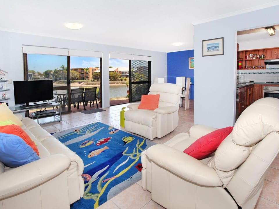 TV and multimedia, Living room, Seating area, River view