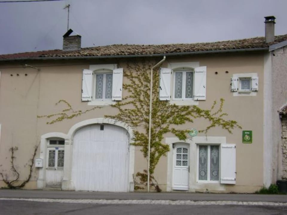 Maison spacieuse et confortable avec terrasse et jardin, idéale pour famille ou entreprise Country House in Grand Est