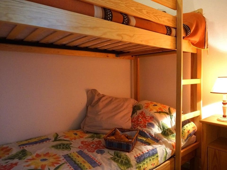 LUCHON Appart 2 pièces 4 pers avec balcon et parking, près centre-ville et thermes - FR-1-313-127 Apartment in Catalonia