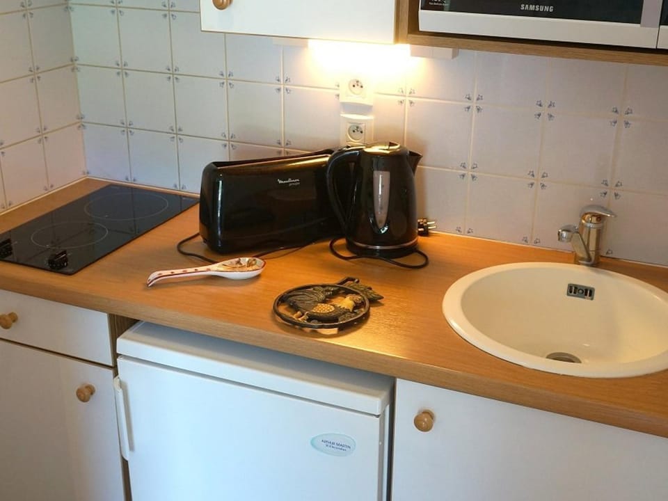 LUCHON Appart 2 pièces 4 pers avec balcon et parking, près centre-ville et thermes - FR-1-313-127 Apartment in Catalonia