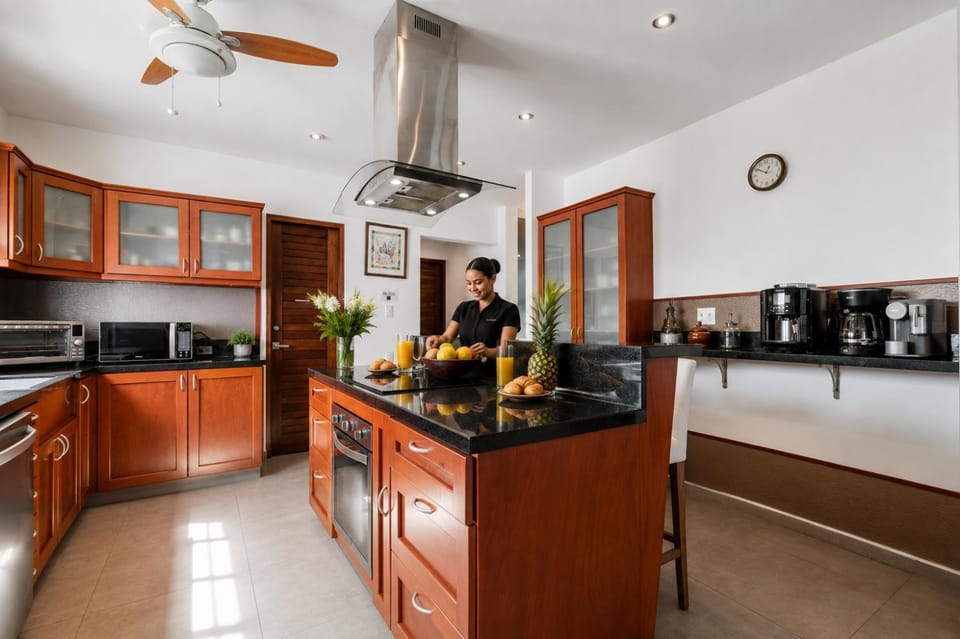 Casa Seven Ocean Front with Private C hef Included Villa in Isla Mujeres