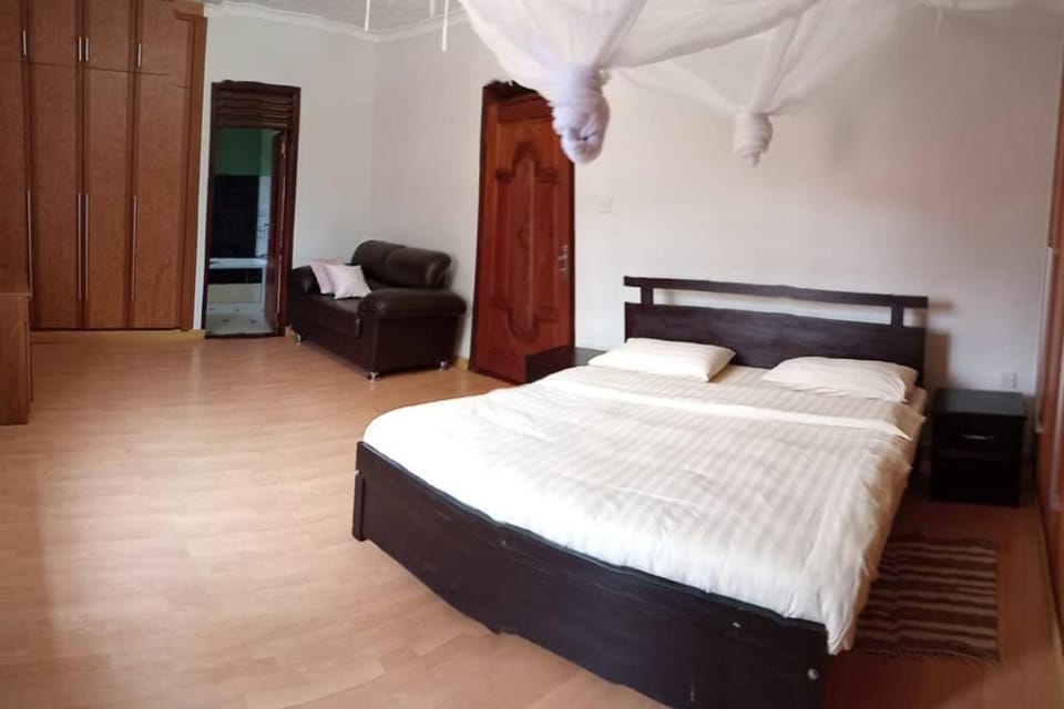 Ibis standalone house Apartment in Kampala