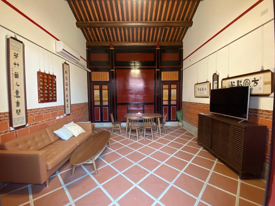 Communal lounge/ TV room, TV and multimedia, Living room, Seating area