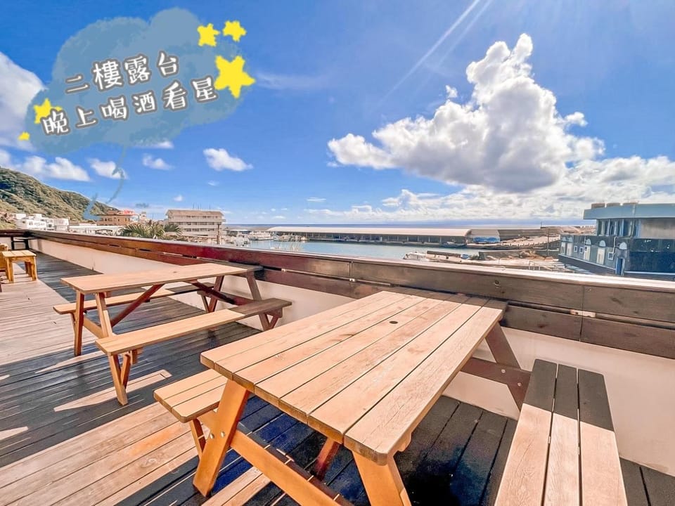 Property building, Patio, Balcony/Terrace, Dining area