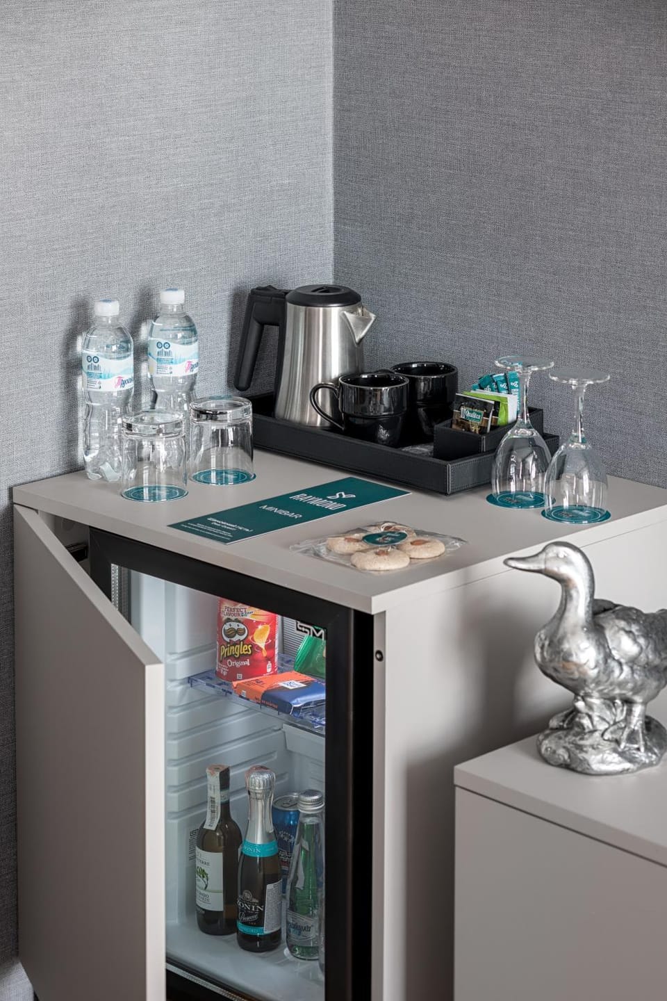 Coffee/tea facilities, minibar