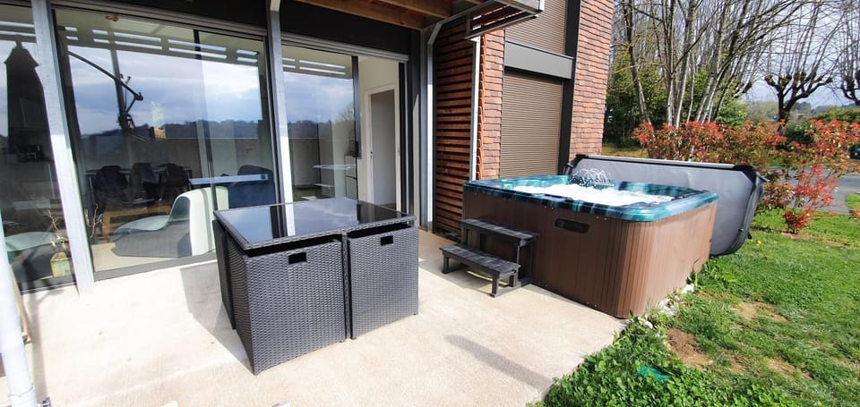 Patio, Hot Tub