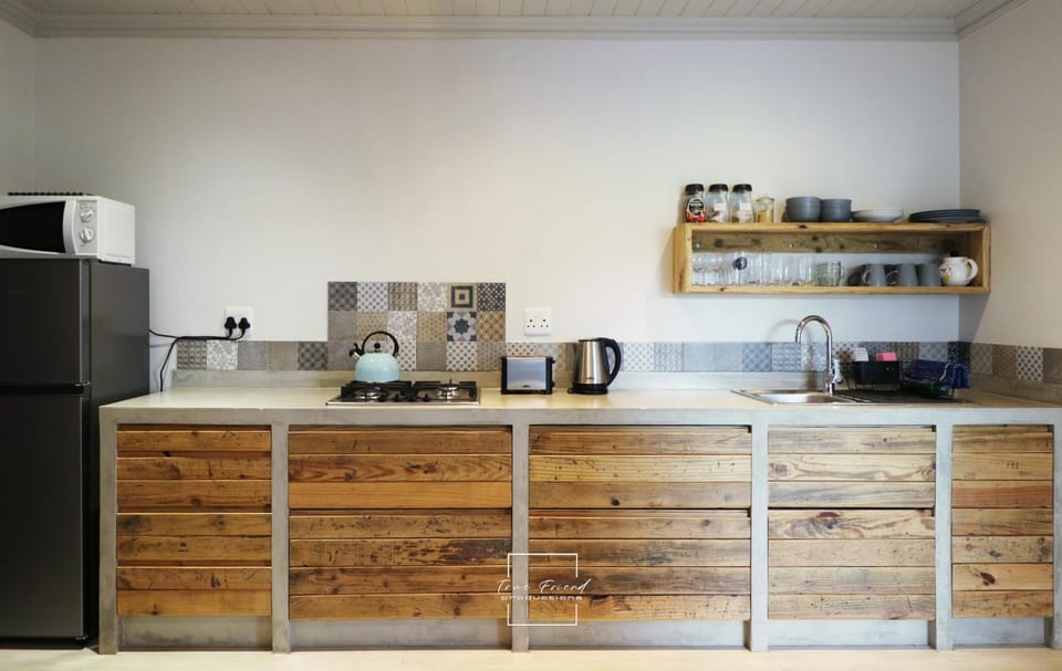 Coffee/tea facilities, minibar, stove, toaster, kitchen