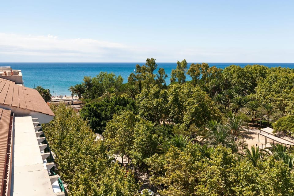 Nearby landmark, Neighbourhood, Beach, Sea view, Swimming pool