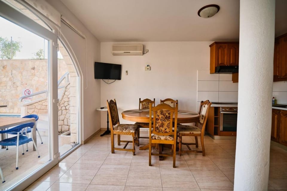 Apartment Aria with private heated pool Apartment in Split-Dalmatia County