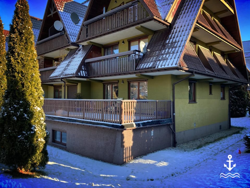 Property building, Winter, Balcony/Terrace