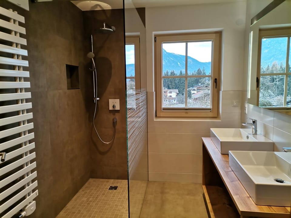 Shower, Bathroom, Decorative detail