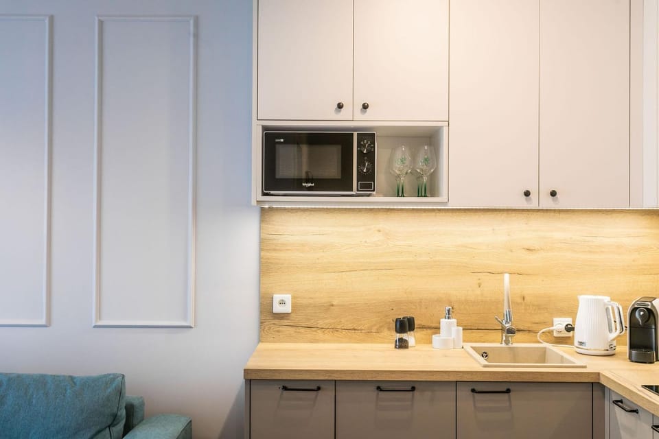 Coffee/tea facilities, minibar, stove