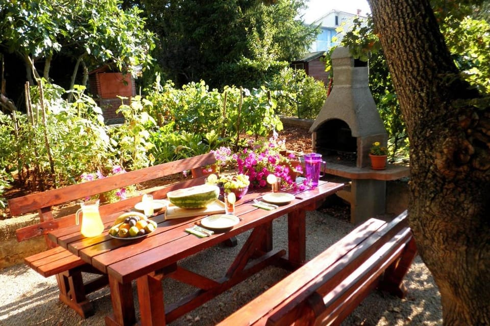 BBQ facilities, BBQ facilities, Dining area