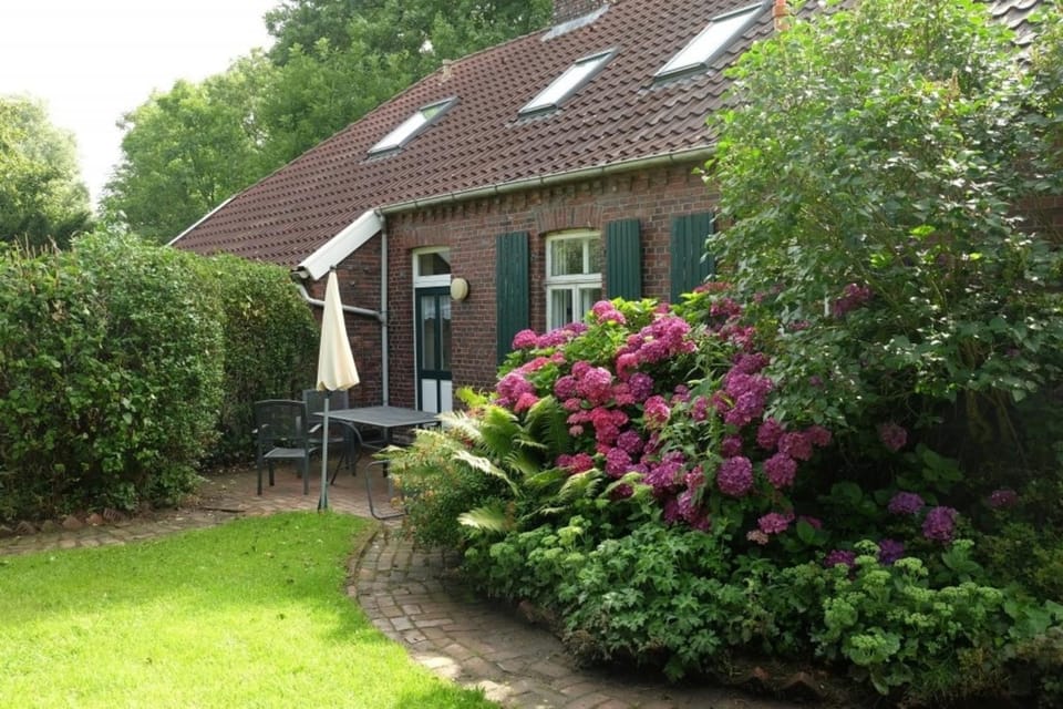 Landhaus up de Warft - Mühlenblick Apartment in Neuharlingersiel