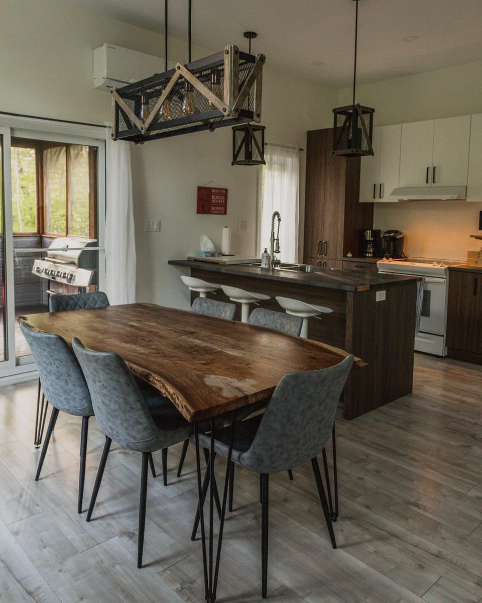 Kitchen or kitchenette, Dining area, dishwasher, oven, pet friendly, stove
