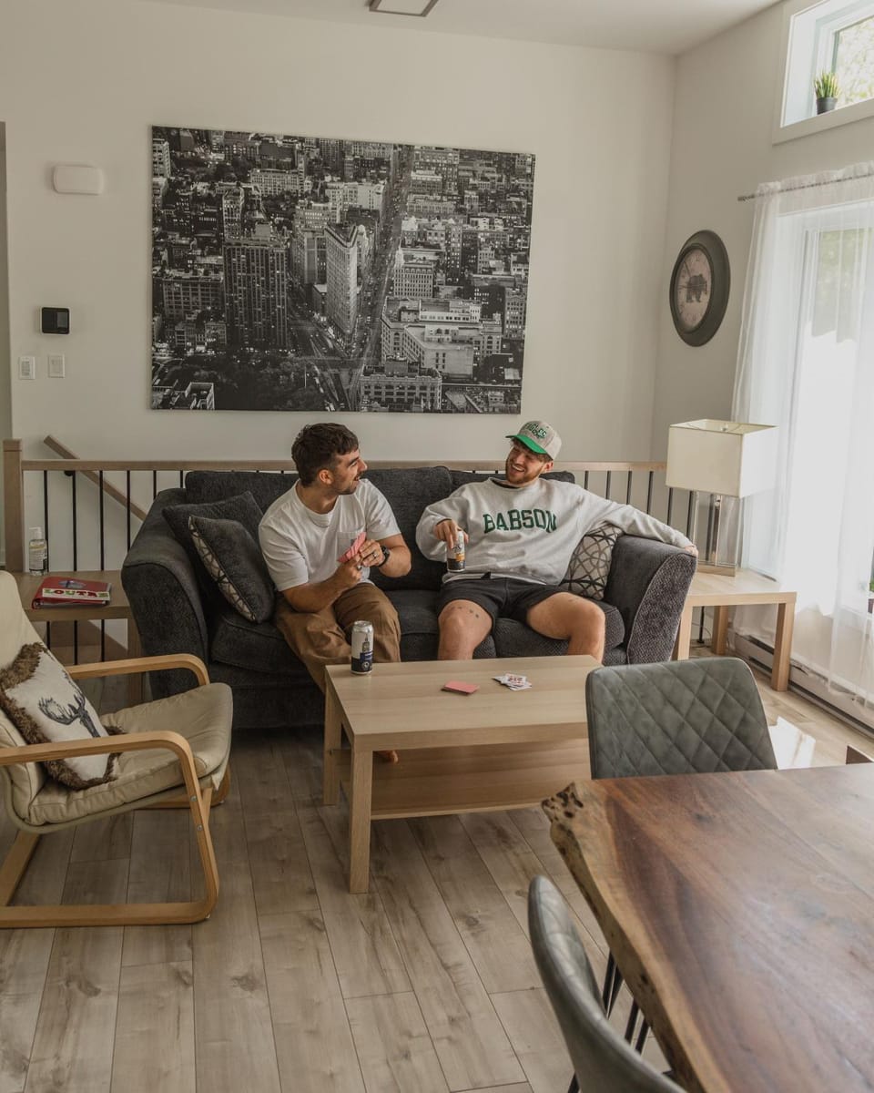 People, Living room, Photo of the whole room, Seating area, group of guests