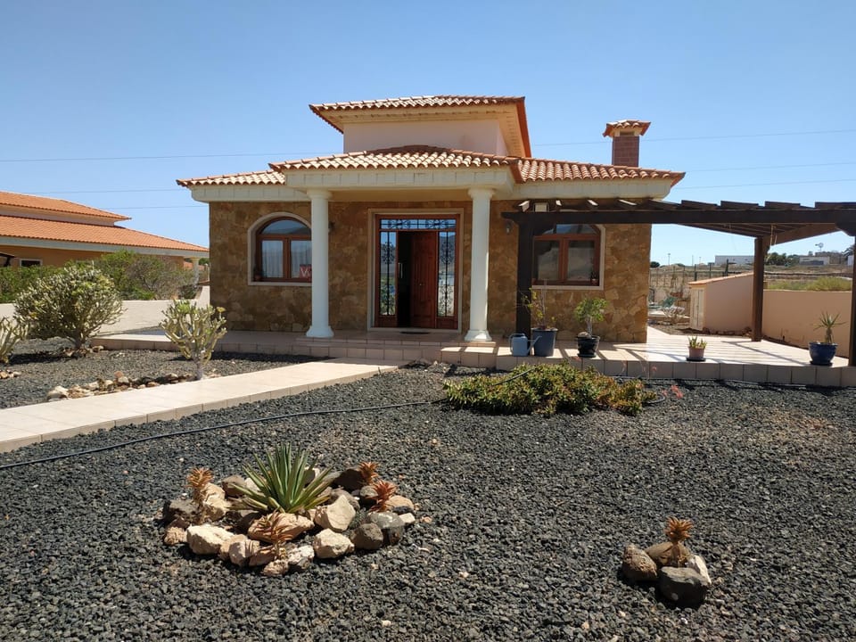 Villa Casa Del Sol 3 Bedroom Villa With Private Solar Covered 12m x 6m Pool Minimum Stay 7 Nights Chromecast And WiFi Throughout The Property Villa in Maxorata