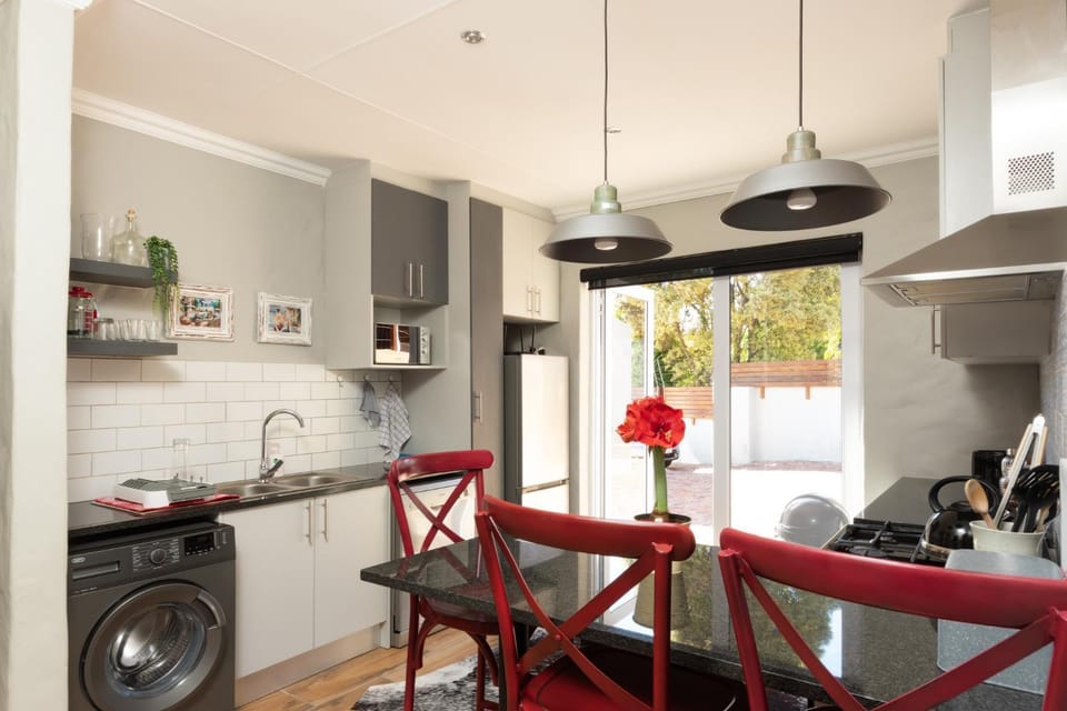 Seating area, Dining area, minibar, pet friendly, stove, washing machine, kitchen