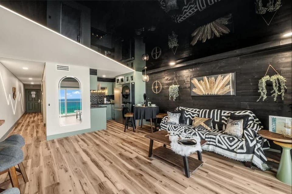 The Summit 1107 House in Upper Grand Lagoon