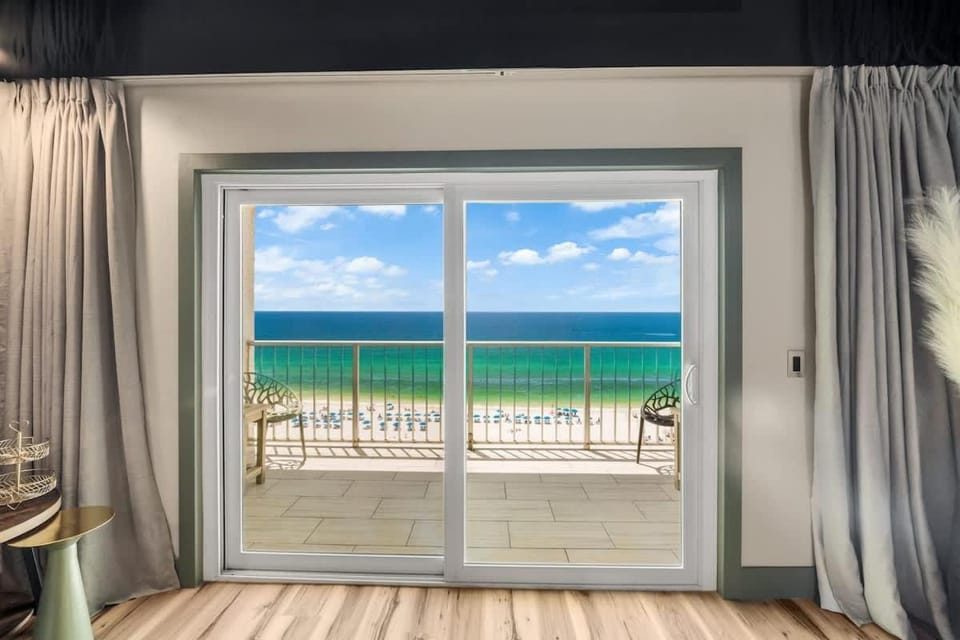 The Summit 1107 House in Upper Grand Lagoon
