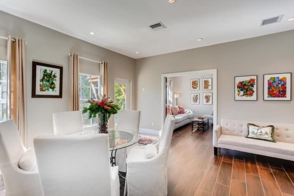 Buttercup - Charming Home on Quiet Street Near the Convention Center House in West Palm Beach