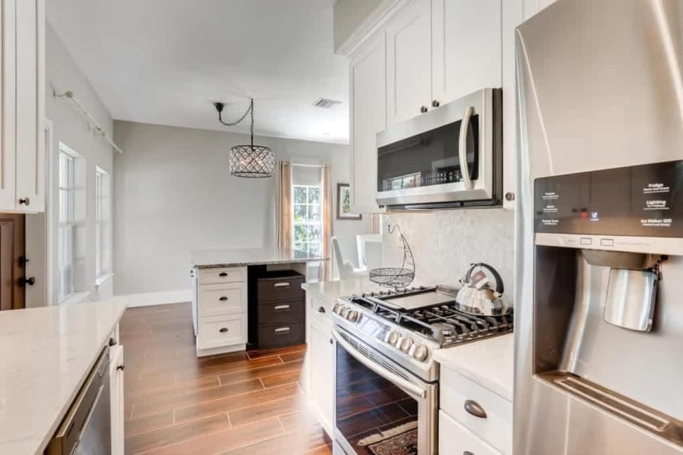 Buttercup - Charming Home on Quiet Street Near the Convention Center House in West Palm Beach