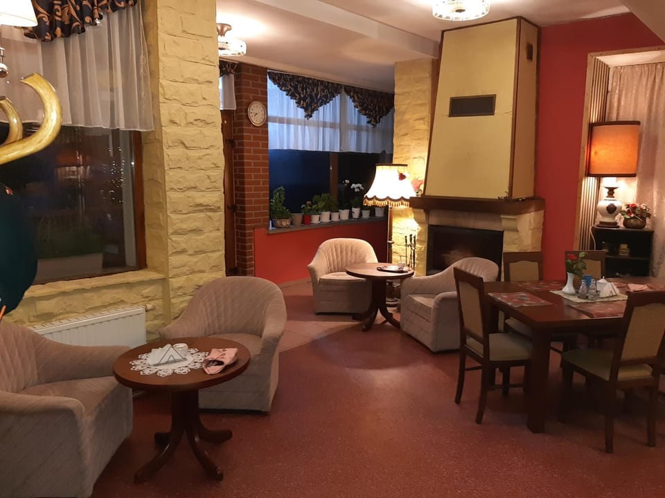 Restaurant/places to eat, Communal lounge/ TV room