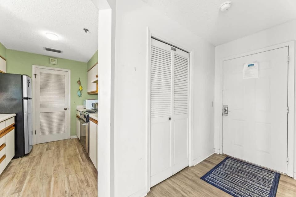 1302B St Thomas Square House in Lower Grand Lagoon