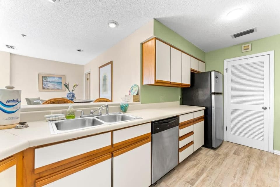 1302B St Thomas Square House in Lower Grand Lagoon