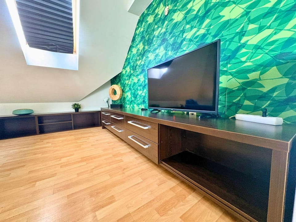 Communal lounge/ TV room, TV and multimedia, Living room