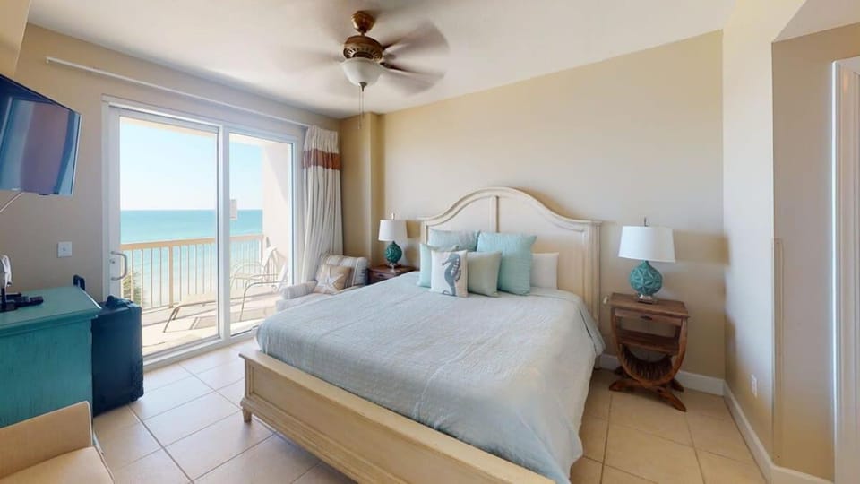 Brightly Furnished Beachfront Condo by Brightwild- 7th Floor Gulf View! House in Panama City Beach