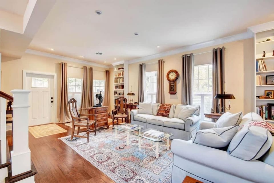 Grey Mist - Recharge in a Stylish Home Near Downtown House in West Palm Beach