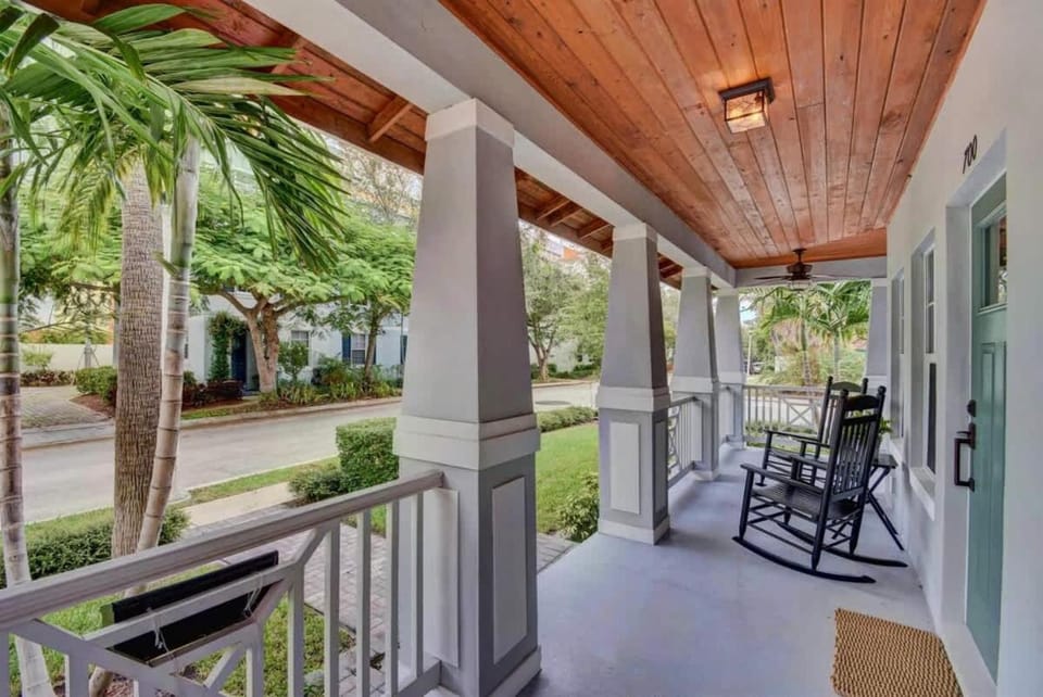 Grey Mist - Recharge in a Stylish Home Near Downtown House in West Palm Beach