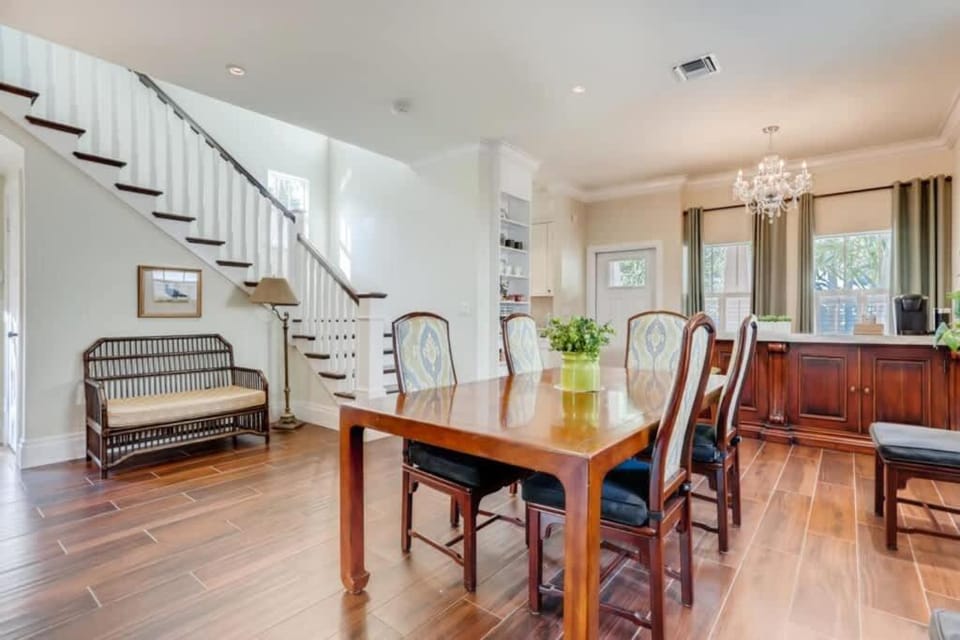 The Pink House - Bask in Style Steps from the Convention Center House in West Palm Beach