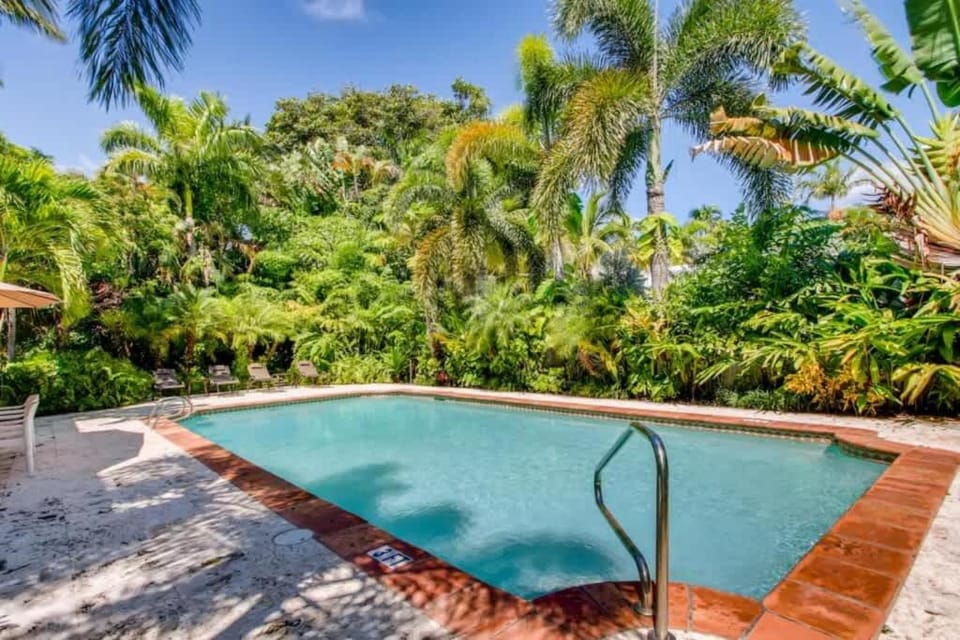 Villa Dolce Vita - Luxuriate in Sweeping Intracoastal Views of Palm Beach House in West Palm Beach