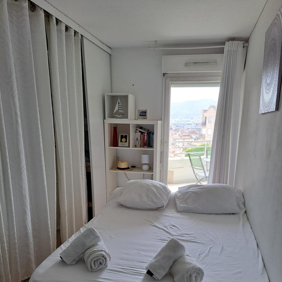 Appartement Standing Marseille 2 chambres 6 pers Clim Parking JO Apartment in Marseille