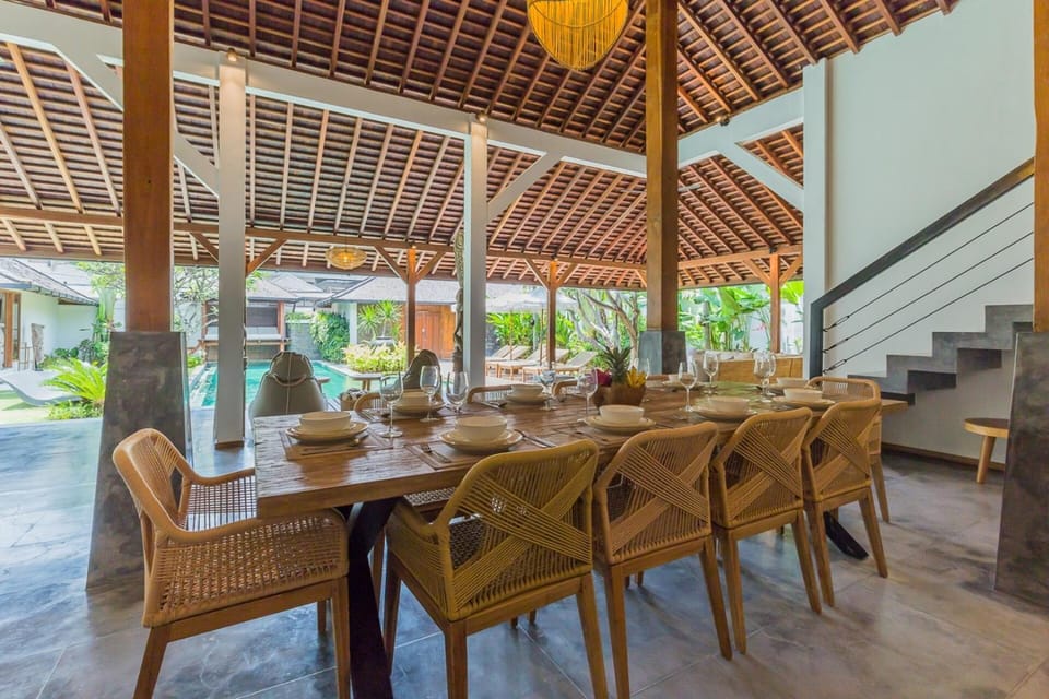 Tropical 5BR Villa & 20m Pool, Sleeps 12 Villa in Kuta