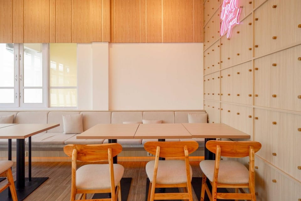 Restaurant/places to eat, Seating area