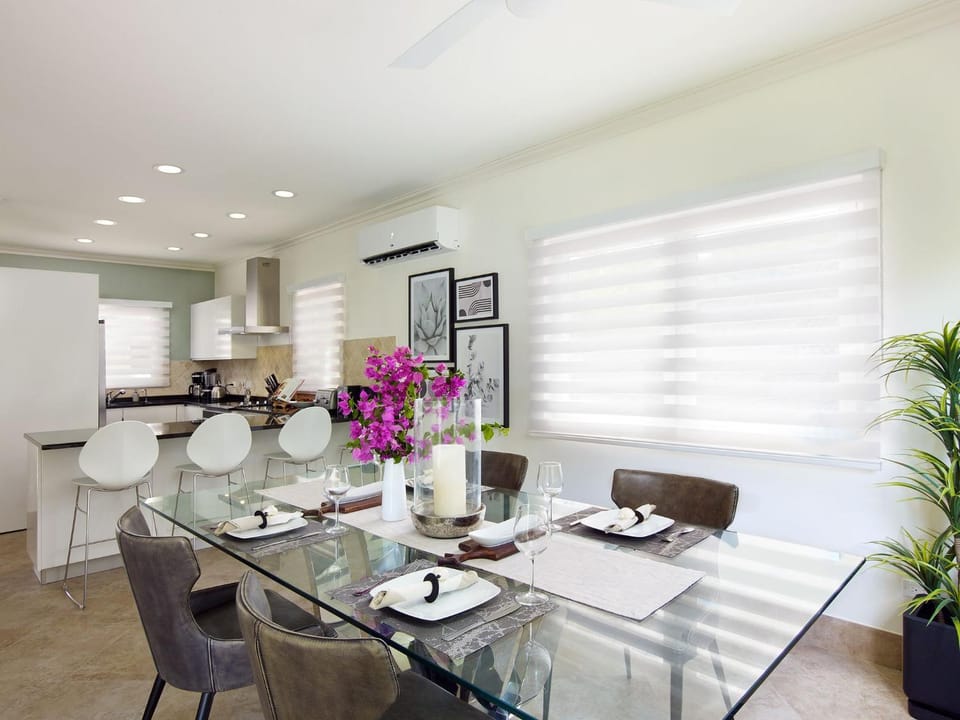 Restaurant/places to eat, Dining area