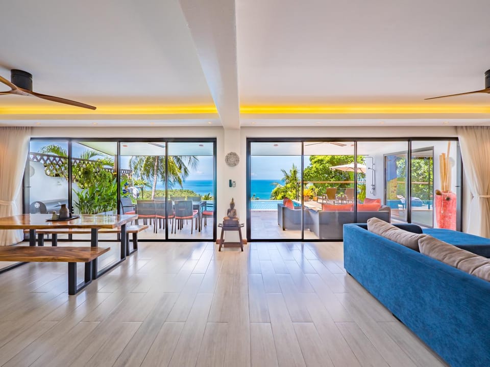 Living room, Seating area