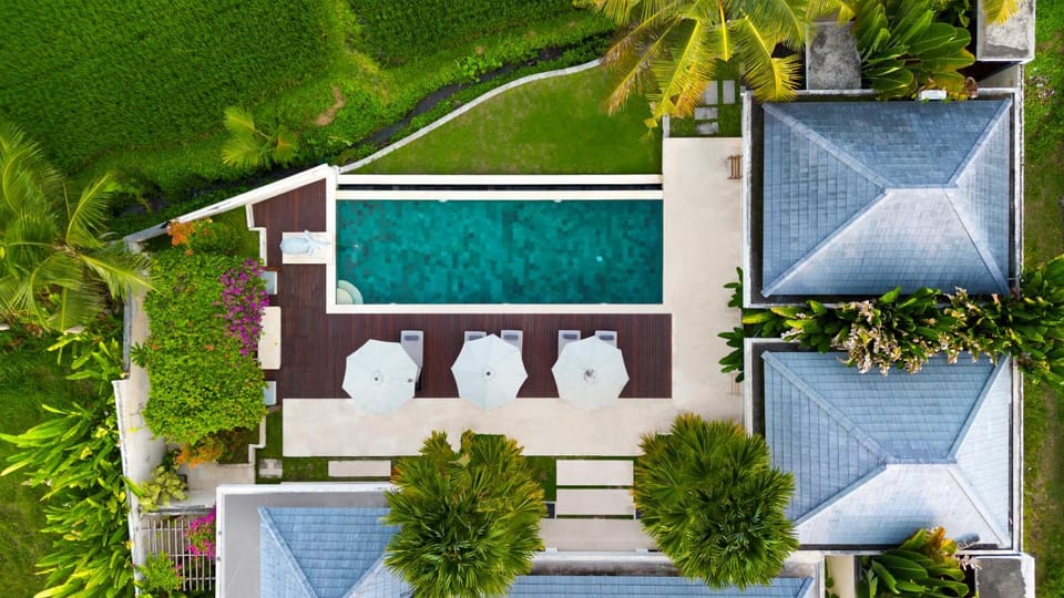 Property building, Natural landscape, Bird's eye view, Swimming pool, internet