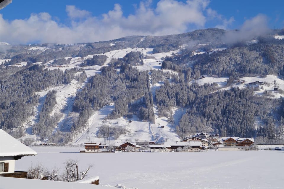 Neighbourhood, Natural landscape, Winter, Hiking, Mountain view