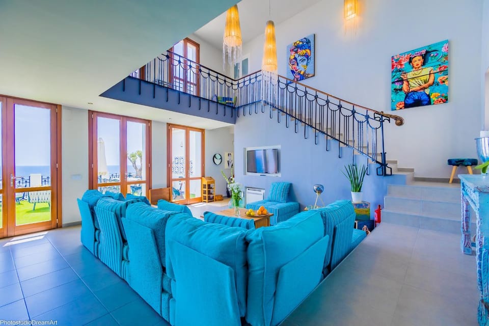 Living room, Seating area