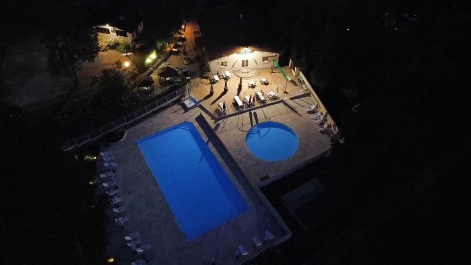 Swimming pool