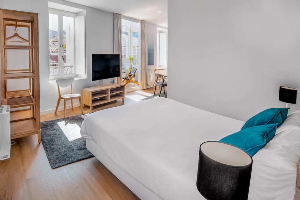 Bed, TV and multimedia, Balcony/Terrace, Bedroom